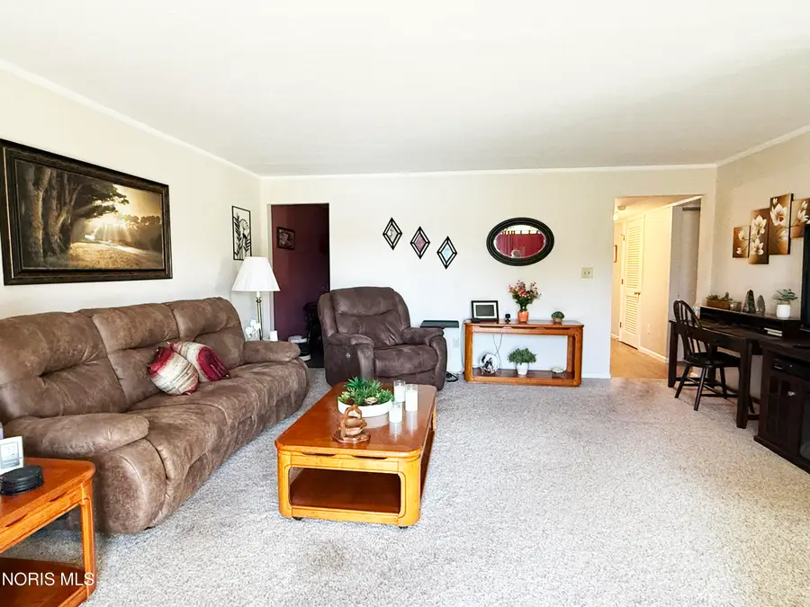 425 W Ridge Drive, Fostoria, OH 44830 - #3