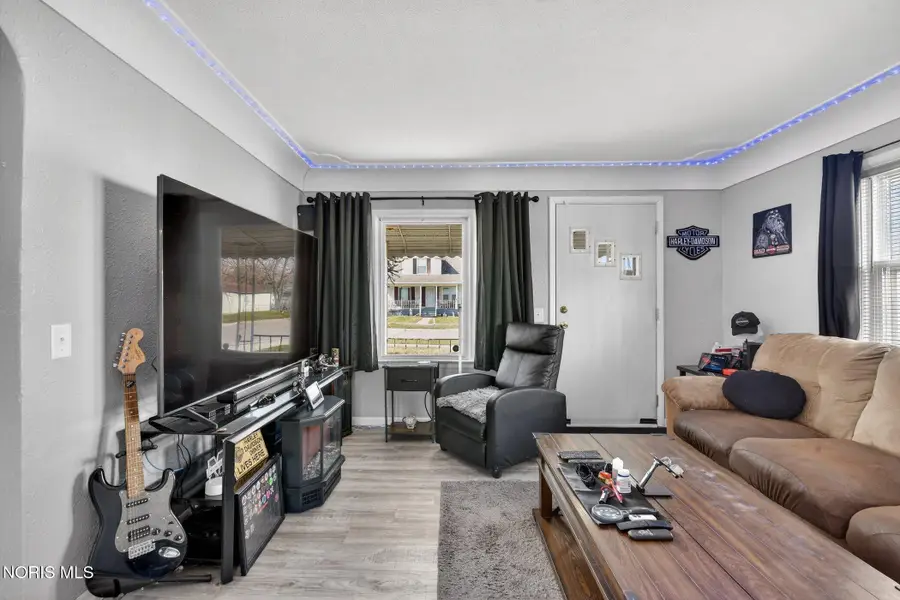 3560 Dixie Drive, Toledo, OH 43611 - #3