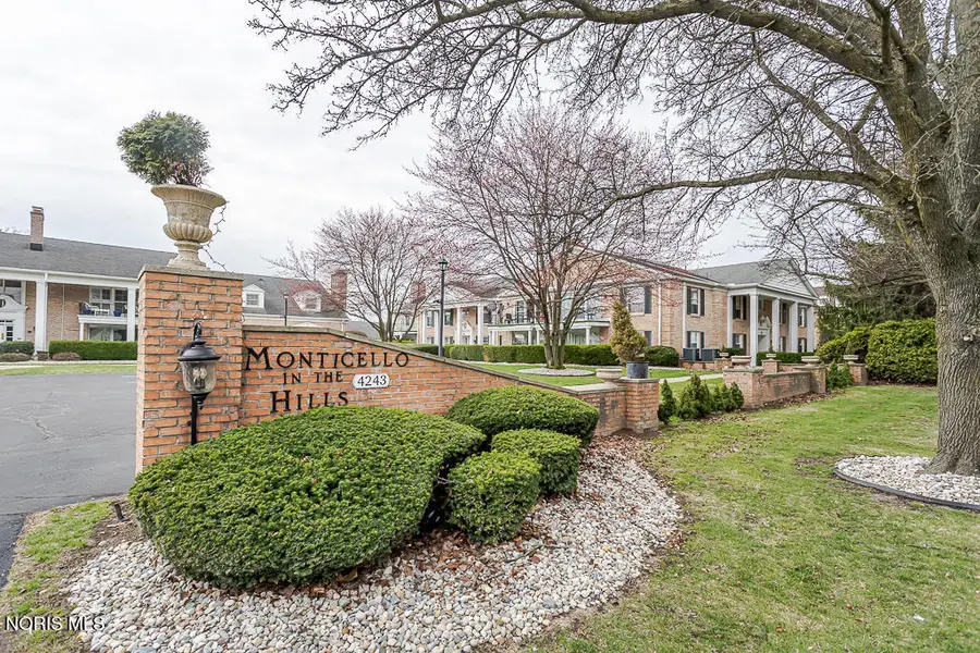 4243 W Bancroft Street, Ottawa Hills, OH 43615 - #2