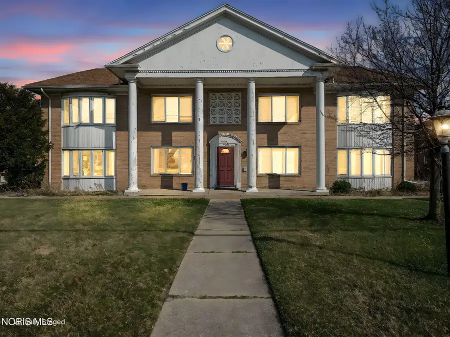 2130 Richards Road, Ottawa Hills, OH 43606 - #2