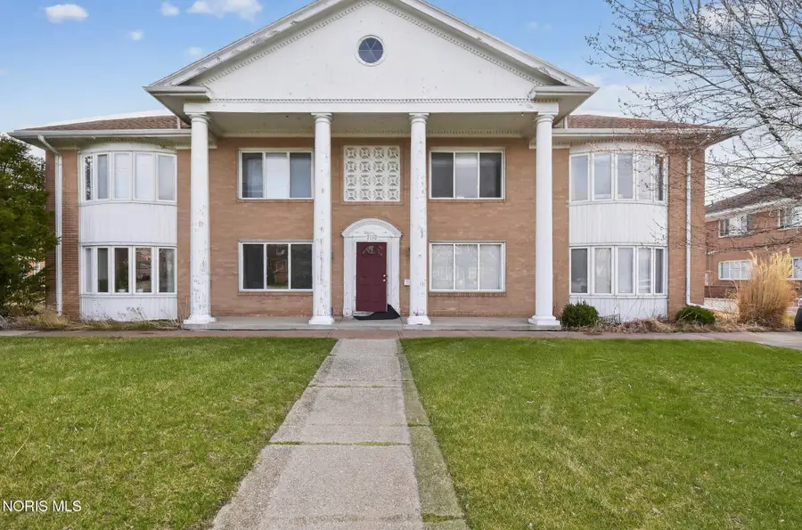 2130 Richards Road, Ottawa Hills, OH 43606 - #2