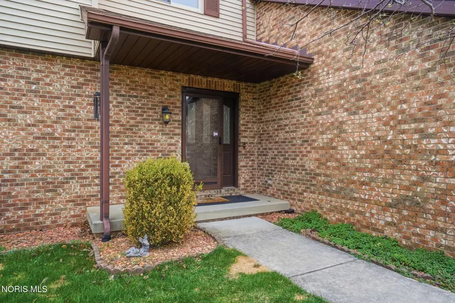 621 Cedar Lane, Bowling Green, OH 43402 - #3