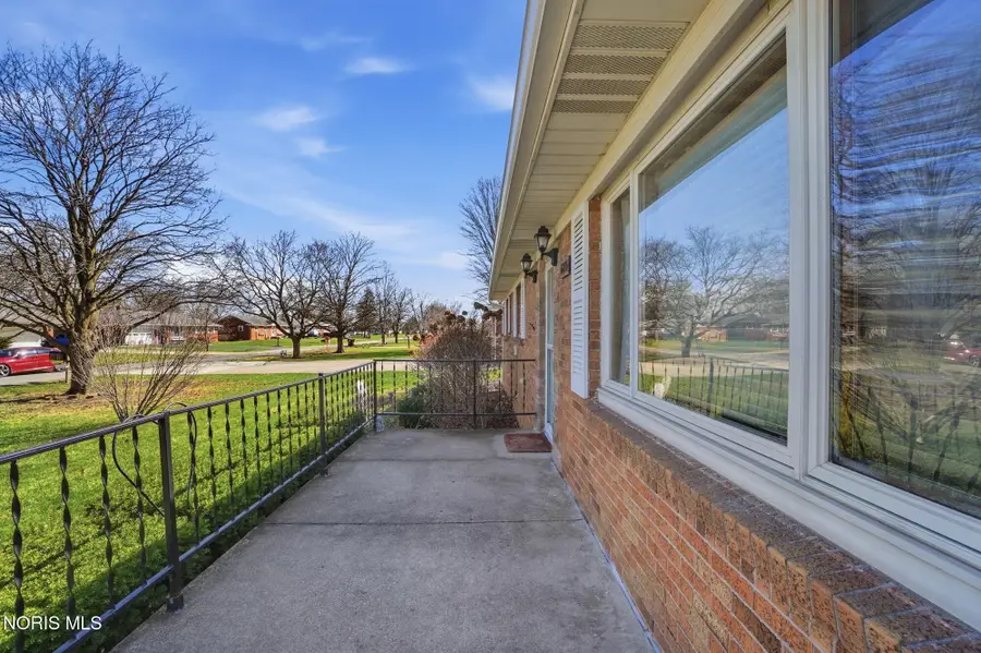 5874 Taylor Avenue, Walbridge, OH 43465 - #3