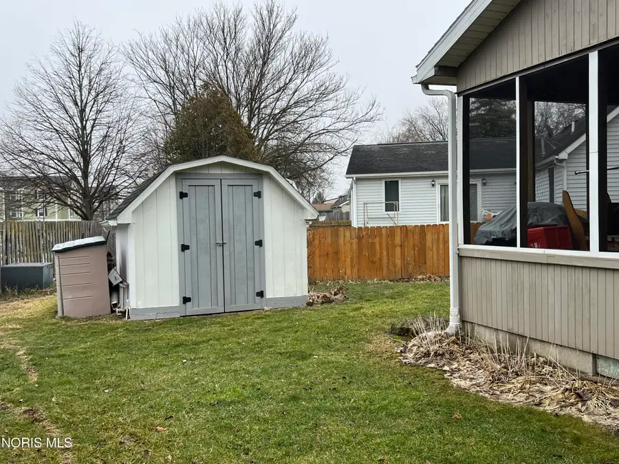 805 Vale Court, Bowling Green, OH 43402 - #3