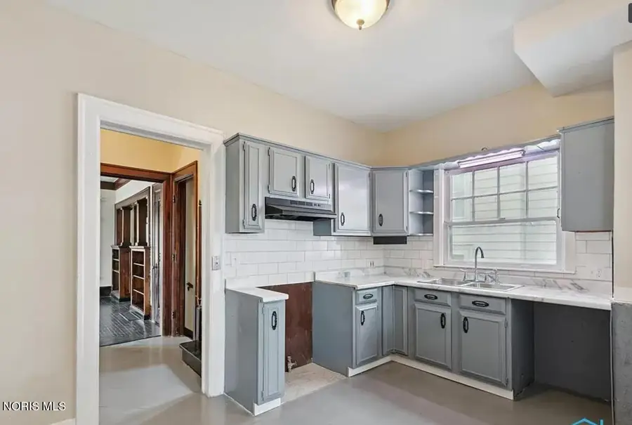 2340 Putnam Street, Toledo, OH 43620 - #3