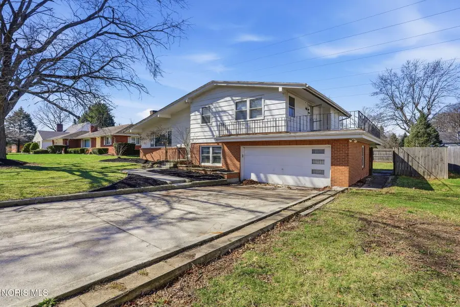 415 Glenview Drive, Fostoria, OH 44830 - #3