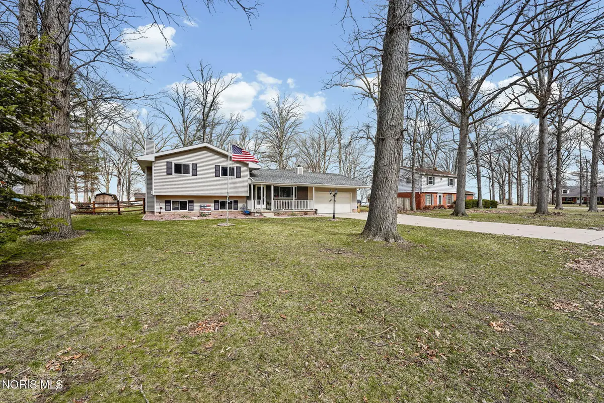 26931 W Woodland Court, Millbury, OH 43447 - #1