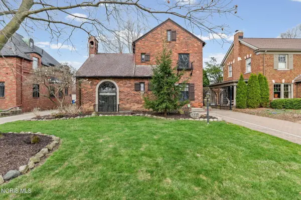 2235 Meadowwood Drive, Toledo, OH 43606