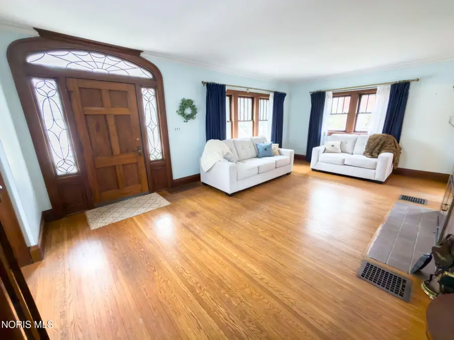 3330 Pelham Road, Ottawa Hills, OH 43606 - #2