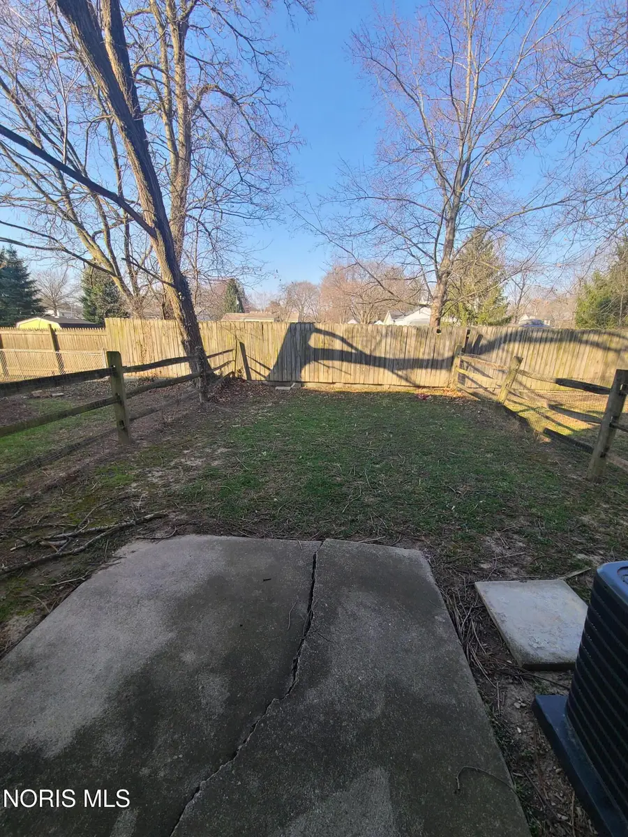 1021 Valley Side Drive, Maumee, OH 43537 - #3