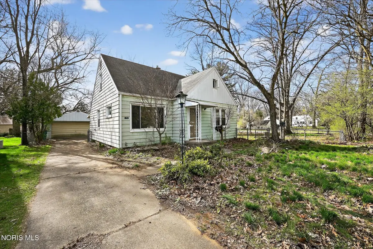 5765 Acres Road, Sylvania, OH 43560 - #1