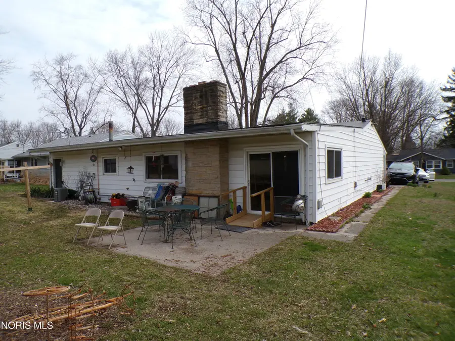 320 Newdale Drive, Bryan, OH 43506 - #3