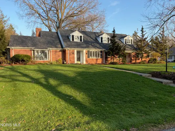 2630 Edgehill Road, Ottawa Hills, OH 43615