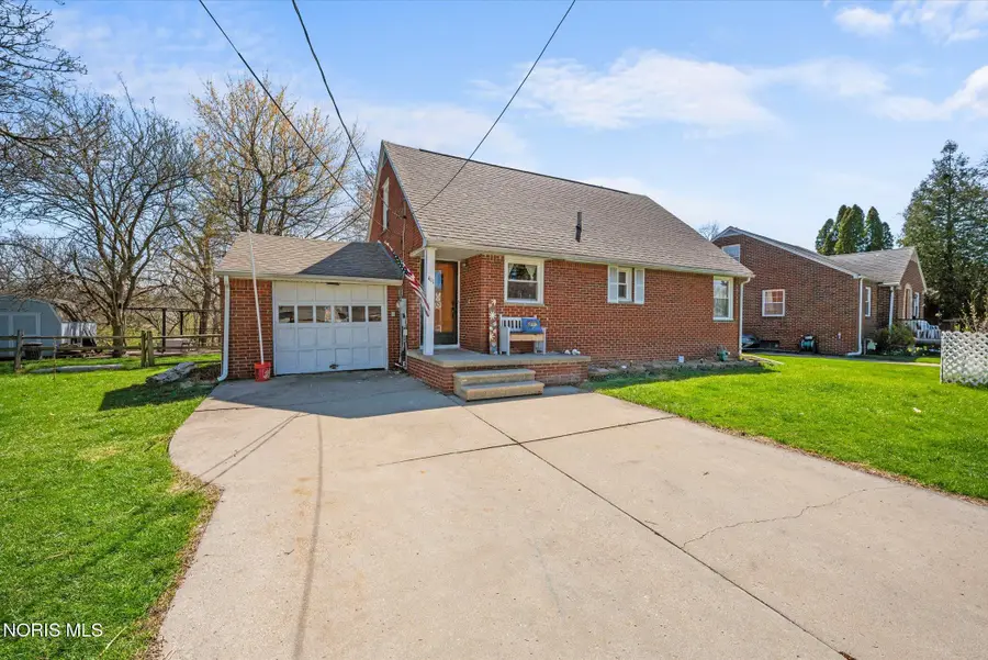 411 Hillside Drive, Rossford, OH 43460 - #2