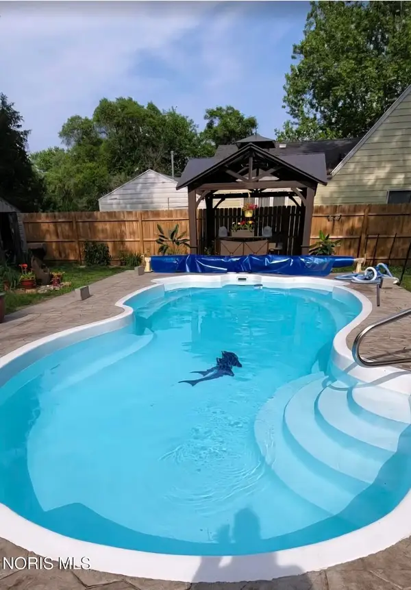 8010 Hill Avenue, Holland, OH 43528