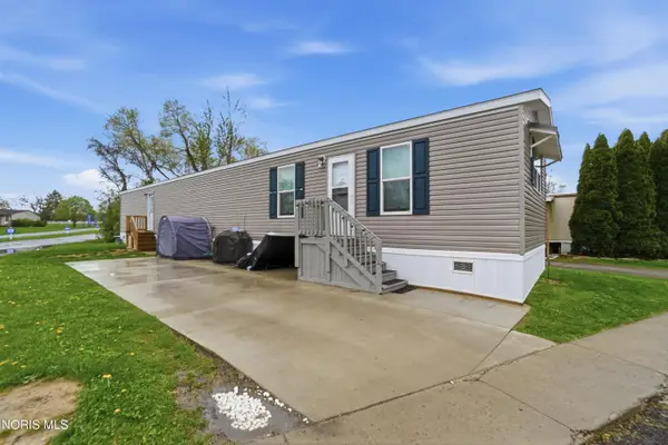 833 W Skye View Drive, Findlay, OH 45840