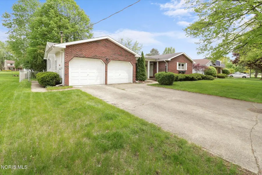 516 Lorraine Avenue, Bowling Green, OH 43402 - #2