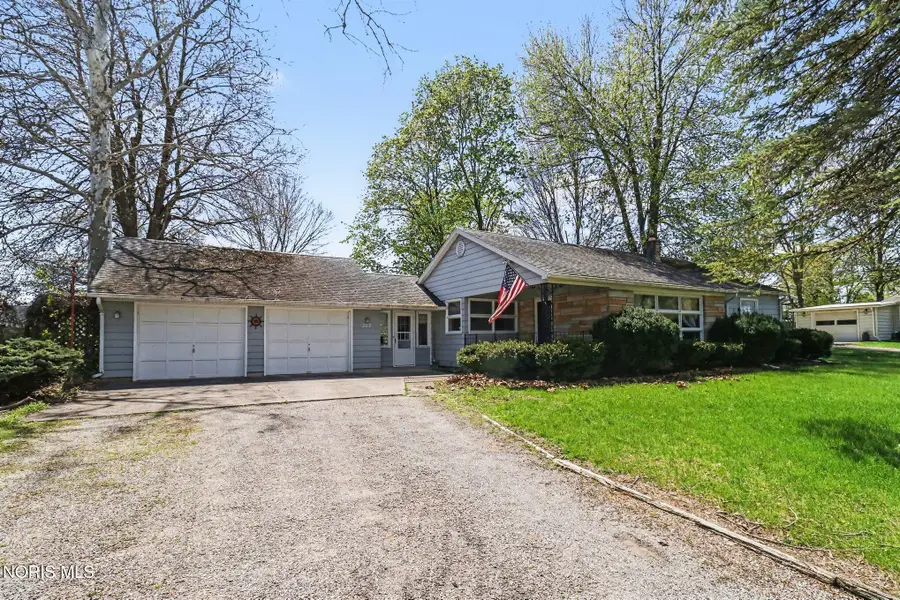 207 W Hull Street, Edgerton, OH 43517 - #3