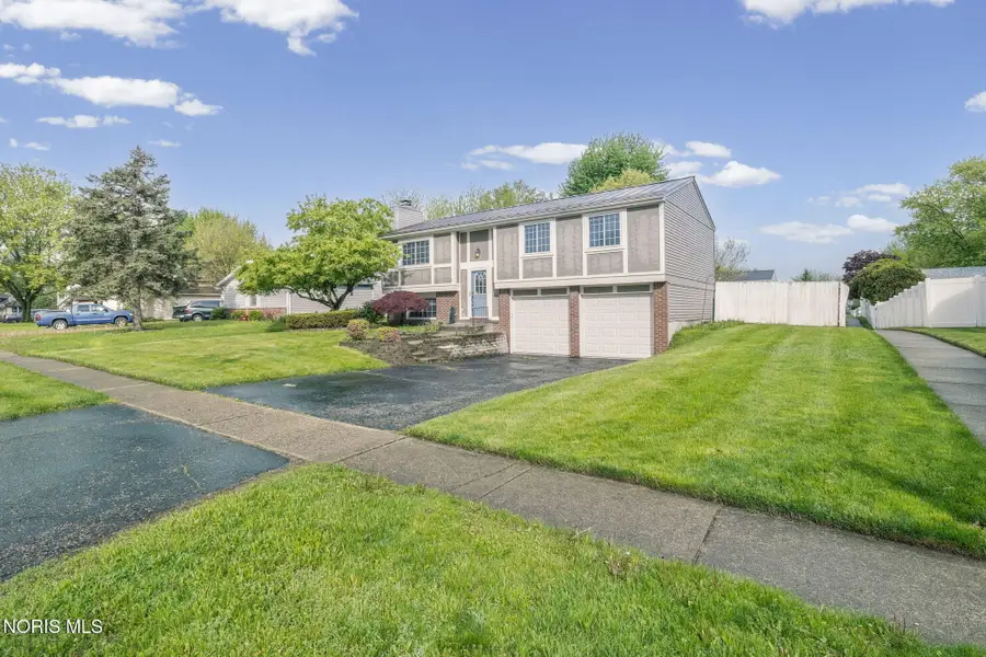 2160 Queensdale Court, Maumee, OH 43537 - #2