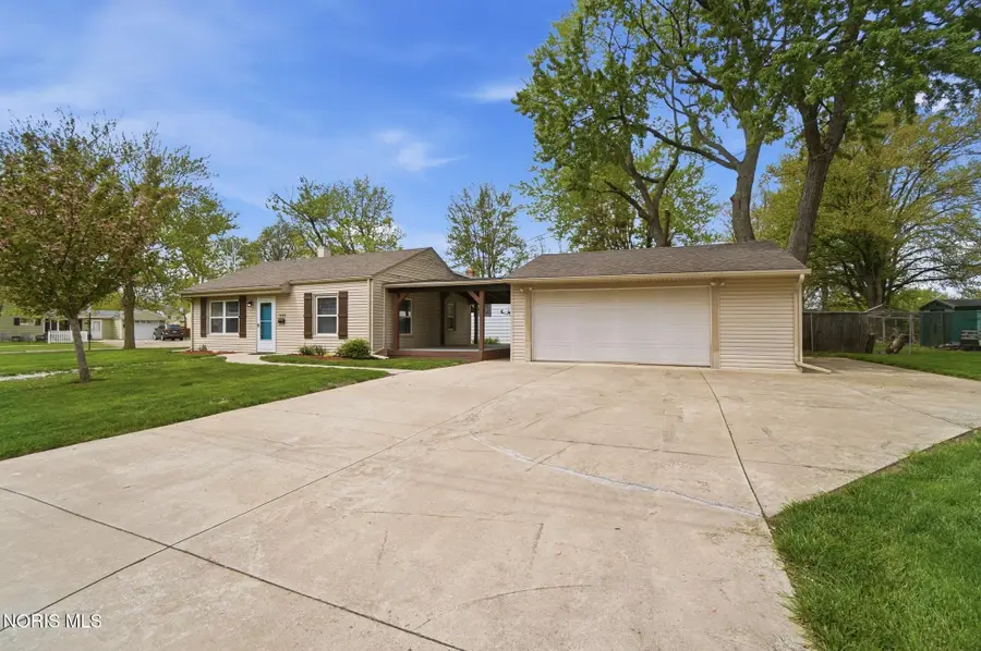1905 Meadow Avenue, Maumee, OH 43537 - #2