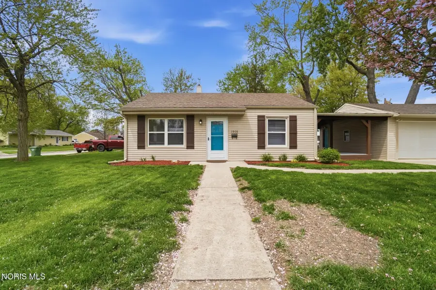 1905 Meadow Avenue, Maumee, OH 43537 - #3