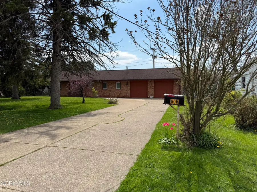 605 Custer Drive, Toledo, OH 43612 - #2