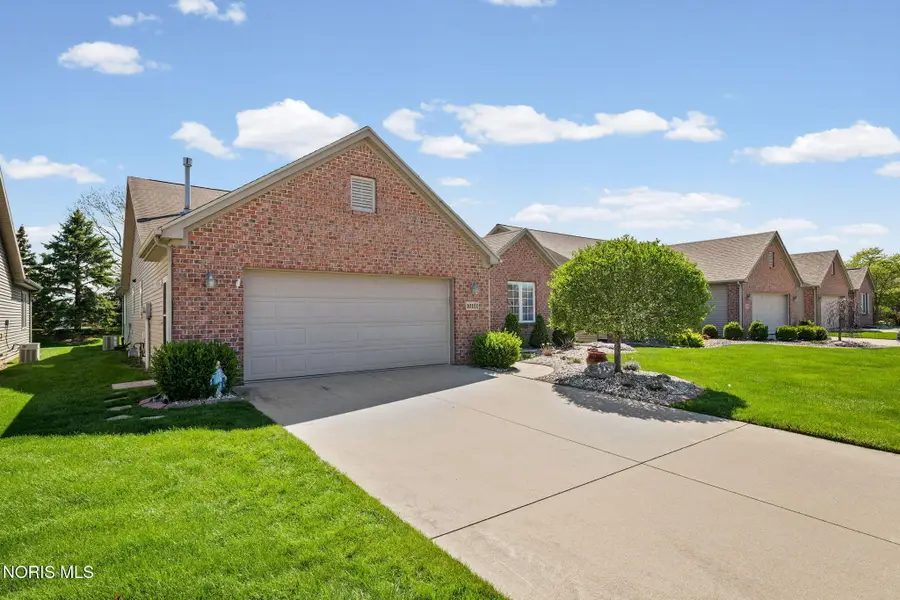 10101 S Shannon Hills Drive, Perrysburg, OH 43551 - #3