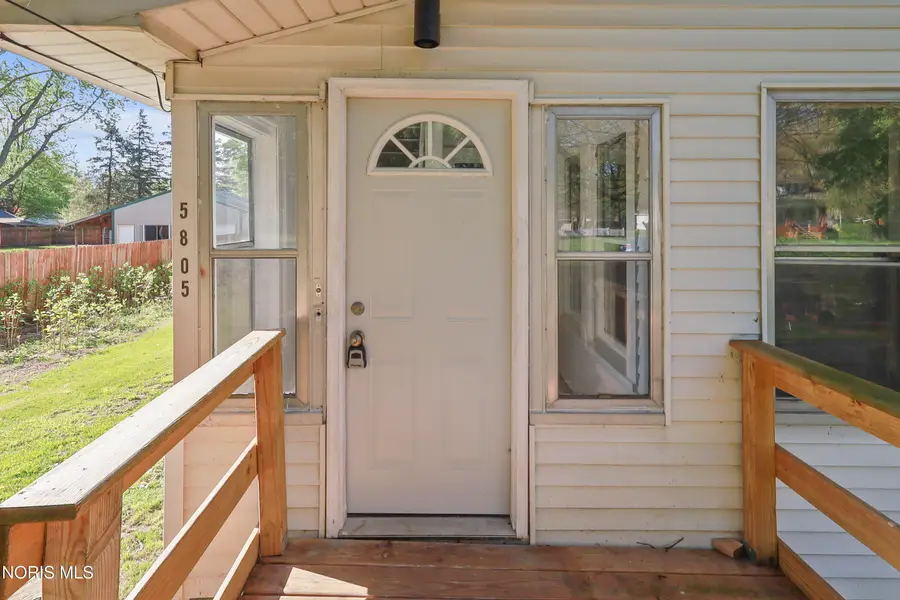 5805 Fryer Avenue, Toledo, OH 43615 - #2