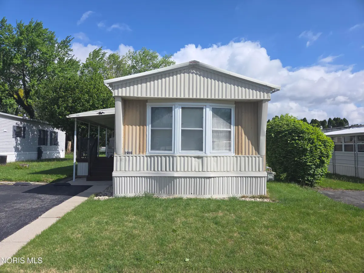 1910 Southshore Drive, Findlay, OH 45840 - #1