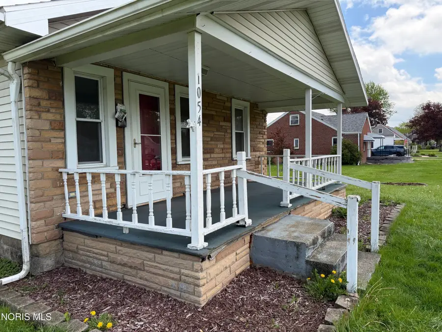 1054 Scott Street, Maumee, OH 43537 - #3