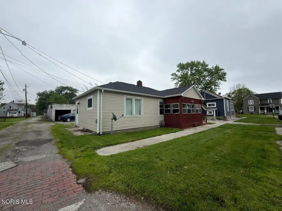 516 Maple Street, Fostoria, OH 44830 - #3