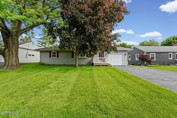 220 E Yates Avenue, Findlay, OH 45840