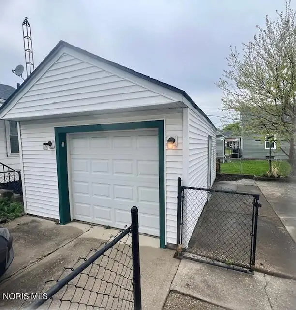 2305 108th Street, Toledo, OH 43611 - #2