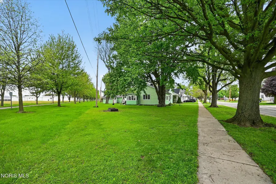 586 Ames Street, Elmore, OH 43416 - #2