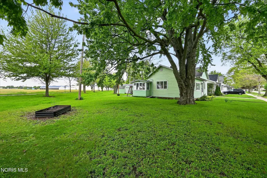 586 Ames Street, Elmore, OH 43416 - #3