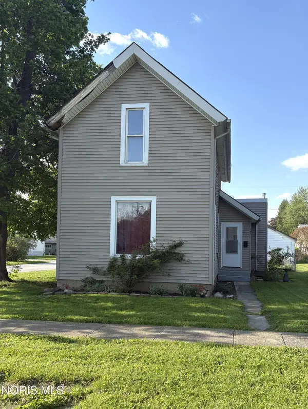 742 W Center Street, Fostoria, OH 44830