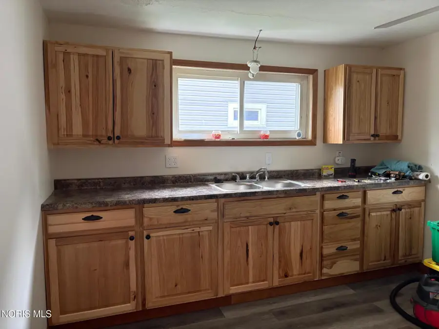 742 W Center Street, Fostoria, OH 44830 - #2