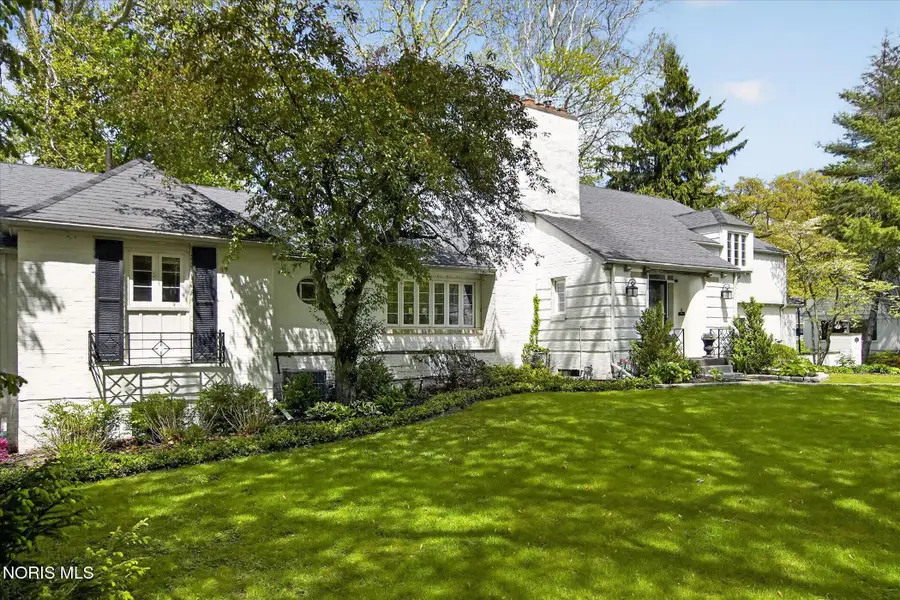 3700 W Bancroft Street, Ottawa Hills, OH 43606 - #3