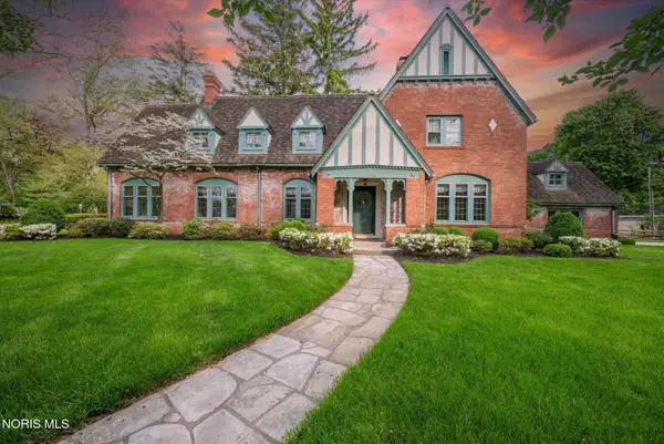 2132 Park Road, Ottawa Hills, OH 43606