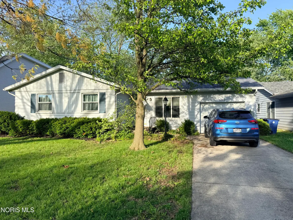 1060 Village Drive, Bowling Green, OH 43402 - #1