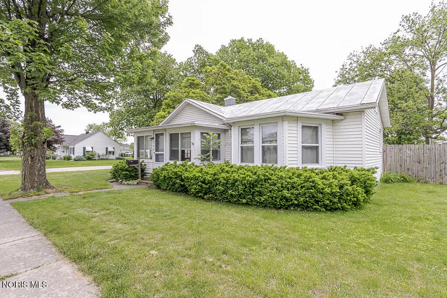 224 E Indiana Avenue, Maumee, OH 43537 - #2