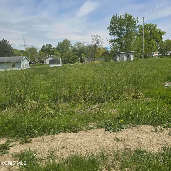 Petain Street, Defiance, OH 43512