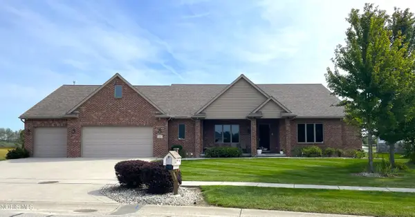 156 Pineview Drive, Oregon, OH 43616