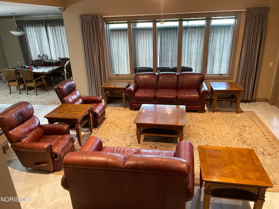156 Pineview Drive, Oregon, OH 43616 - #3