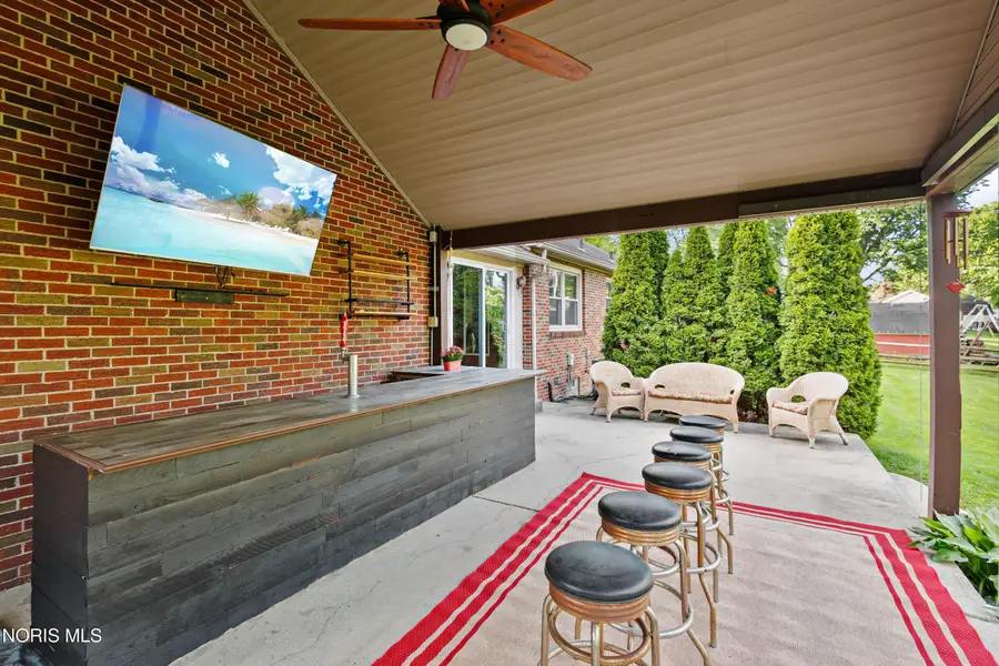 604 Valley Drive, Rossford, OH 43460 - #2