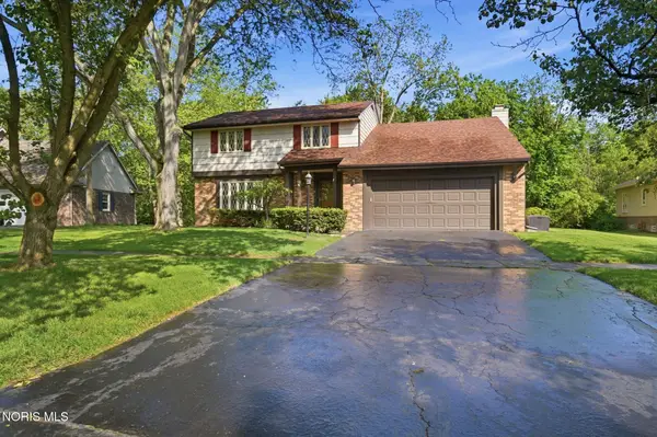 816 Oak Knoll Drive, Perrysburg, OH 43551