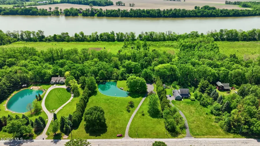 10855 S River Road, Grand Rapids, OH 43522 - #2