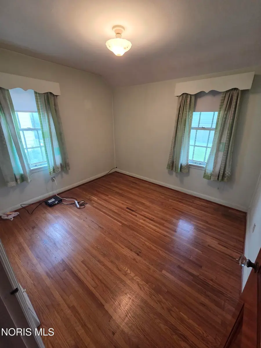 909 Southover Road, Toledo, OH 43612 - #3