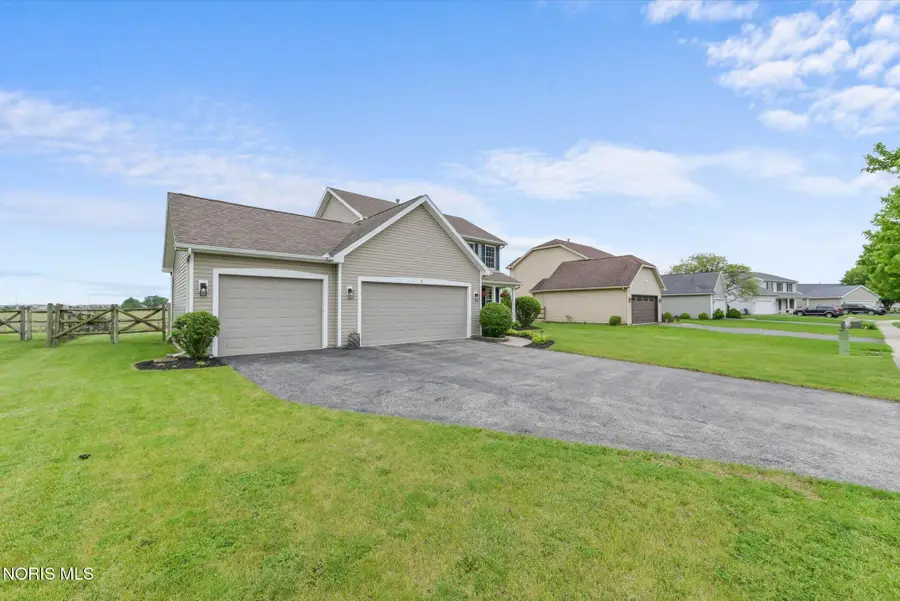 1607 Horseshoe Bend Dr, Perrysburg, OH 43551 - #2
