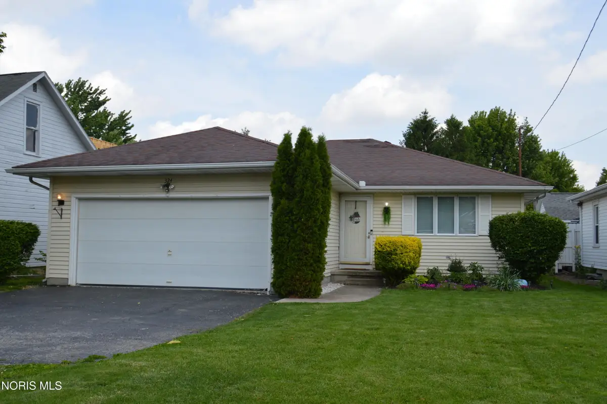 324 W Yates Avenue, Findlay, OH 45840 - #1